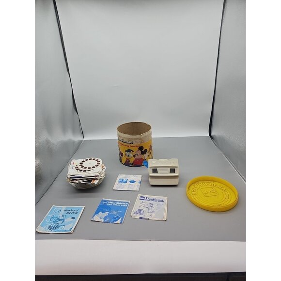 Vintage View-Master Disney Character Favorites Original Viewer With 77 Slides - Picture 1 of 16